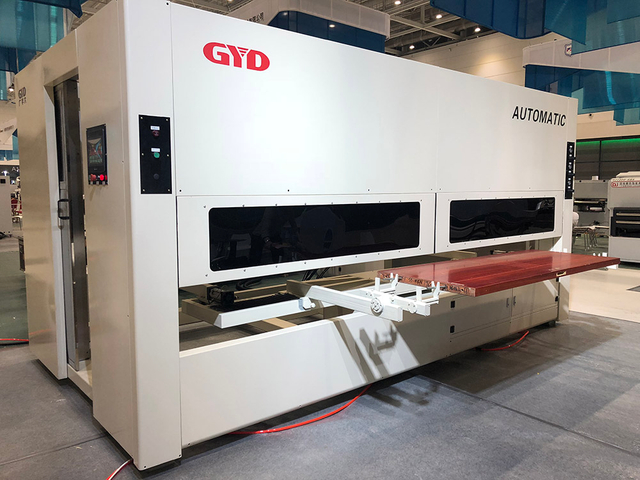 Five-Axis Spray Painting Machine For Wooden Doors