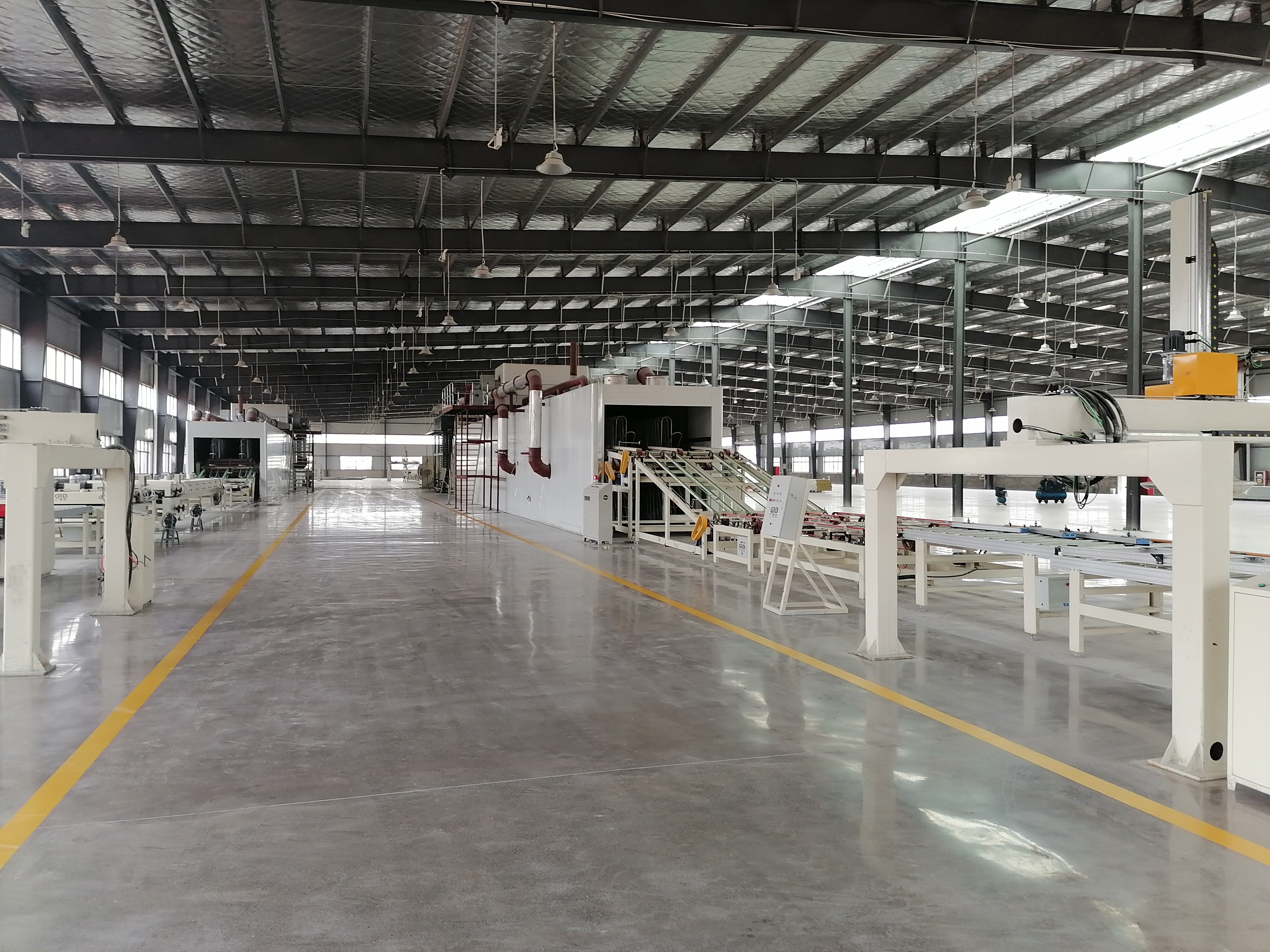 Exterior wall insulation integrated board equipment